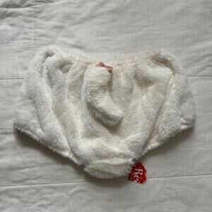 NWT white faux fur bloomer shorts with kitty tail Size medium